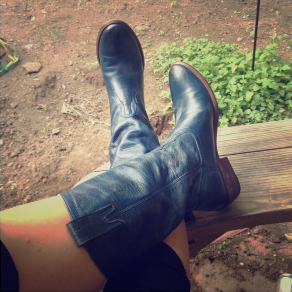 FRYE blue Carson pull on dark navy boots size 6.5